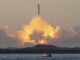 El enorme cohete Starship de SpaceX despega con éxito, pero vuelve a explotar