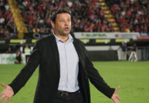 Sancionan 6 meses fuera del fútbol a entrenador costarricense por insultos racistas