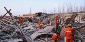 Al menos 111 muertos en un terremoto en el noroeste de China