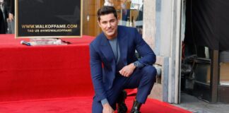 Zac Efron descubre su estrella en el Paseo de la Fama de Hollywood y honra a Matthew Perry
