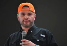 David Chávez reaparece desde el exilio y arremete contra sus correligionarios diciendo que “hay pícaros y ladrones”