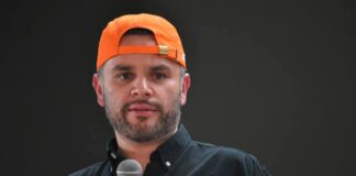 David Chávez reaparece desde el exilio y arremete contra sus correligionarios diciendo que “hay pícaros y ladrones”