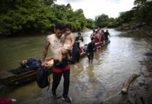 Fallecen dos migrantes y otros 30 son rescatados al naufragar en el Caribe de Nicaragua