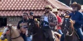 Bad Bunny sorprende a Puerto Rico montando a caballo