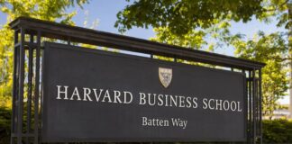 Caen un 17 % las solicitudes anticipadas para estudiar en la Universidad de Harvard