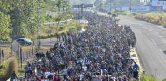 Sale del sur de México una nueva caravana de más de 10,000 migrantes rumbo a EE. UU.