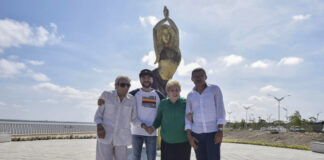 Barranquilla rinde un homenaje a Shakira con una estatua de bronce de más de 6 metros