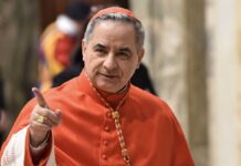 El Vaticano condena al cardenal Becciu y otras 8 personas por un escándalo financiero