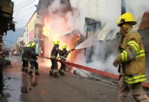 Bomberos hondureños reportan 17 muertes en 1,097 incendios estructurales en 2023
