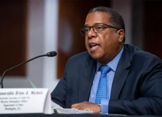 EEUU advierte sobre posibles sanciones por fraude electoral en Venezuela, afirma el subsecretario Brian A. Nichols