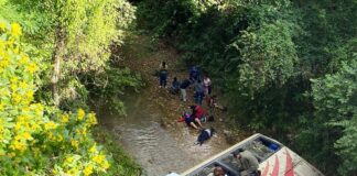 Al menos 10 muertos y varios heridos deja volcamiento de bus en la carretera a Olancho