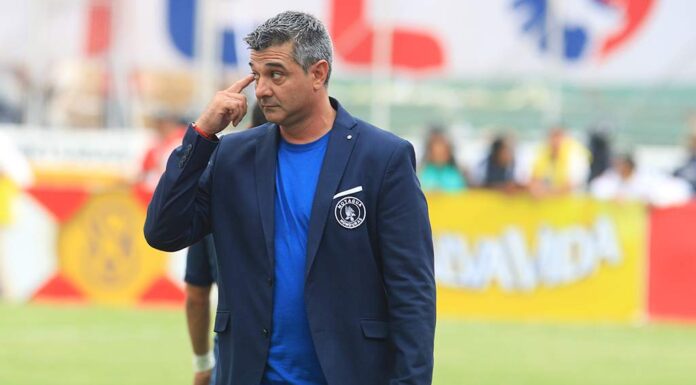 Diego Vázquez: «Clasificamos bien; el árbitro fue un desastre»