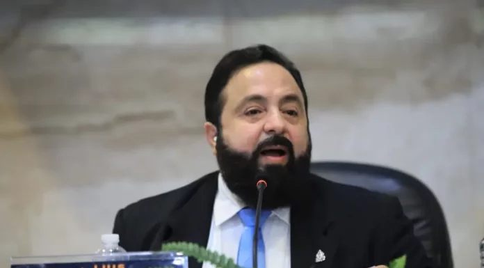 Luis Redondo convoca a reunión a la Comisión Permanente y pide a diputados que estén en Tegucigalpa