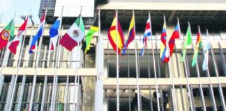 Argentina obtiene crédito por 960 millones de dólares de CAF para pagar al FMI