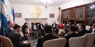 Delegación de congresistas y senadores de EE. UU. se reúnen con empresarios para abordar temas de inversión y respeto al estado de derecho en Honduras