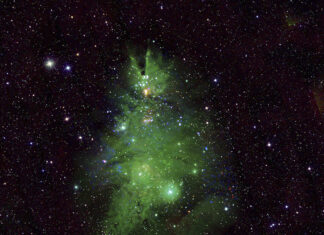 La Nasa capta un grupo de estrellas con la apariencia de un árbol de Navidad