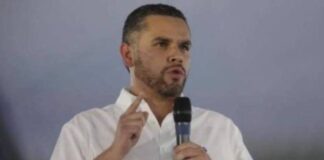 David Chávez reaparece en TikTok asegurando que se encuentra en exilio y que pronto regresará al país