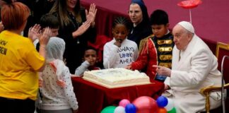 El papa celebra su 87 cumpleaños con una fiesta circense y rodeado de niños