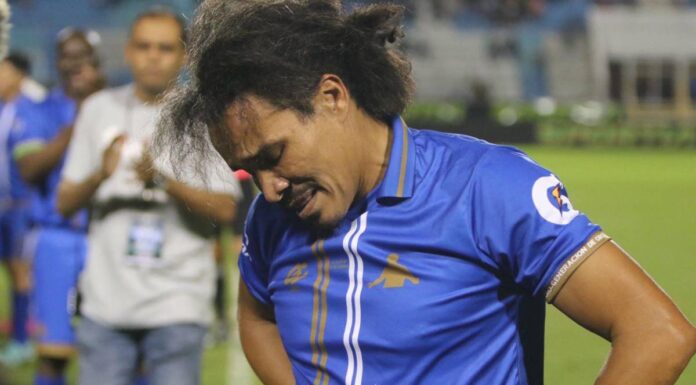 ‘Rambo’ De León se despide del fútbol entre lágrimas y aplausos en Honduras