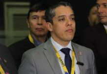 Rector de la UNAH anuncia transporte gratis, beca de alimentación y útiles escolares sin costo para estudiantes