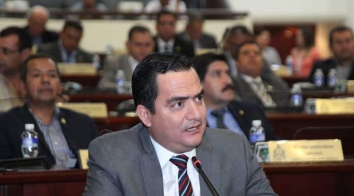 Dictan sobreseimiento definitivo para el diputado Mario Pérez tras conciliar en caso de amenazas a guardia del CN