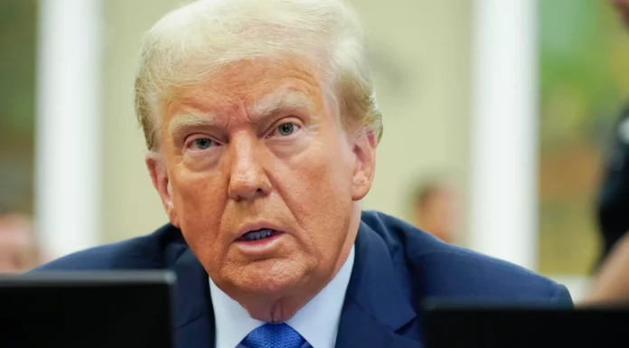 Trump pide a una corte de apelaciones que desestime la demanda por el asalto al Capitolio