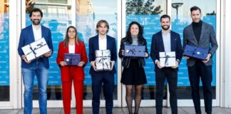 Jugadores y entrenadores del Real Madrid reparten regalos a niños hospitalizados