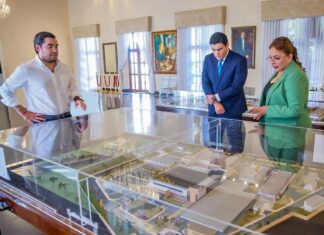 La Presidenta Xiomara Castro supervisa las maquetas para la construcción de tres nuevos hospitales en Honduras