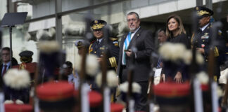 El nuevo presidente de Guatemala pretende ascender a una mujer como general del Ejército