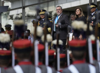 El nuevo presidente de Guatemala pretende ascender a una mujer como general del Ejército