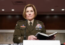 Estados Unidos envía a la jefa del Comando Sur y a agentes contra el narcotráfico a Ecuador