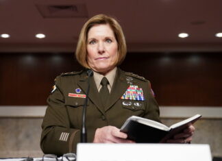 Estados Unidos envía a la jefa del Comando Sur y a agentes contra el narcotráfico a Ecuador