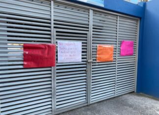 Enfermeras profesionales se toman colegio, exigiendo elección de Junta Directiva Central