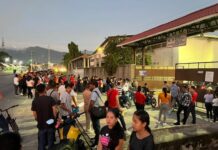 ¡Largas filas! Miles de desempleados buscan trabajo en maquilas de Honduras