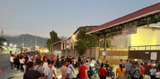 ¡Largas filas! Miles de desempleados buscan trabajo en maquilas de Honduras