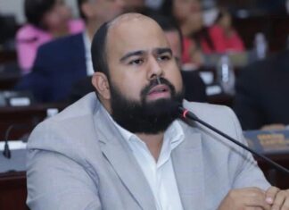 Partido Libertad y Refundación ratifica a Rafael Sarmiento como jefe de bancada