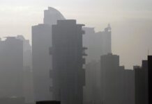 Una nube tóxica cubre parte de la capital de Panamá por un incendio en el mayor vertedero del país