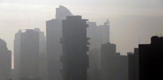 Una nube tóxica cubre parte de la capital de Panamá por un incendio en el mayor vertedero del país
