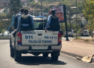 Población exige cesar transporte de agentes en parte trasera de patrullas tras trágico accidente policial