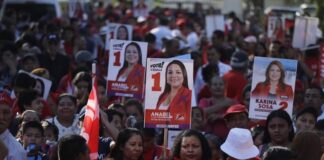 Los candidatos a la Presidencia de la oposición cierran campaña política en El Salvador