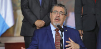 Presidente de Guatemala vuelve a citar a fiscal que trató de obstaculizar su investidura
