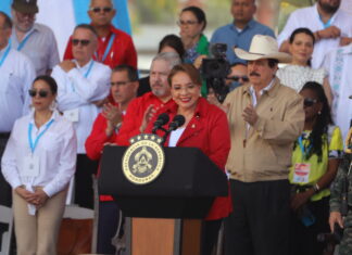 Presidenta Castro llama a la aprobación de la Ley Tributaria durante la marcha de Libre
