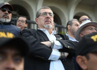 EE.UU. amenaza con suspender la cooperación con Guatemala si Arévalo no asume el poder