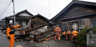 Continúa la búsqueda de sobrevivientes del terremoto en el oeste de Japón