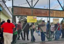 ¡Plantón en El Torax! Empleados y colectivos de Libre exigen más plazas laborales