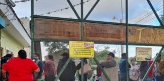 ¡Plantón en El Torax! Empleados y colectivos de Libre exigen más plazas laborales