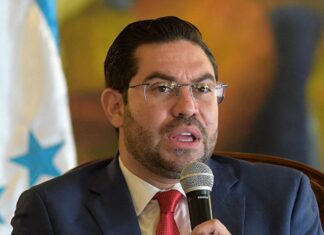 El diputado Jorge Cálix denuncia que no lo dejaron ingresar al Congreso Nacional