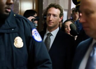 Zuckerberg pide perdón a los padres de víctimas de abuso infantil en redes sociales