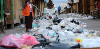 Festejos de año nuevo dejaron inundadas las calles de basura en Tegucigalpa