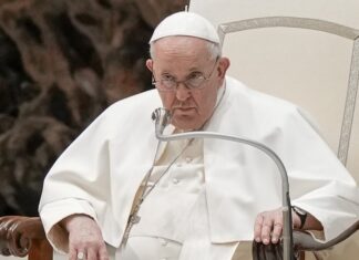 El papa Francisco lamenta que la humanidad camine en la oscuridad de las desigualdades y conflictos